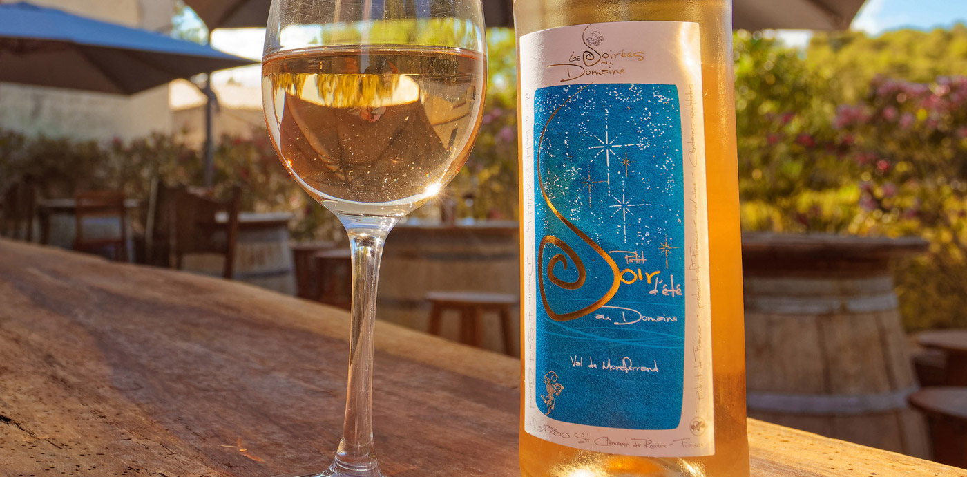 Création de l'étiquette de vin festive Petit Soir d'été - Photo Régis Domergues